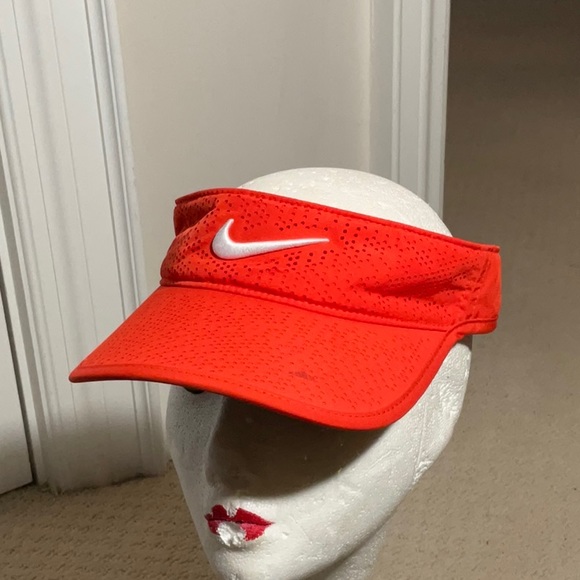 📖Nikegolf visor - Picture 1 of 4